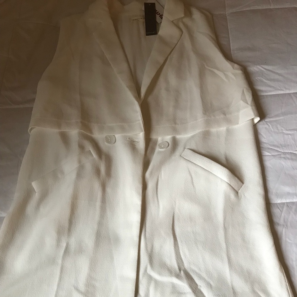 White sleeveless vest